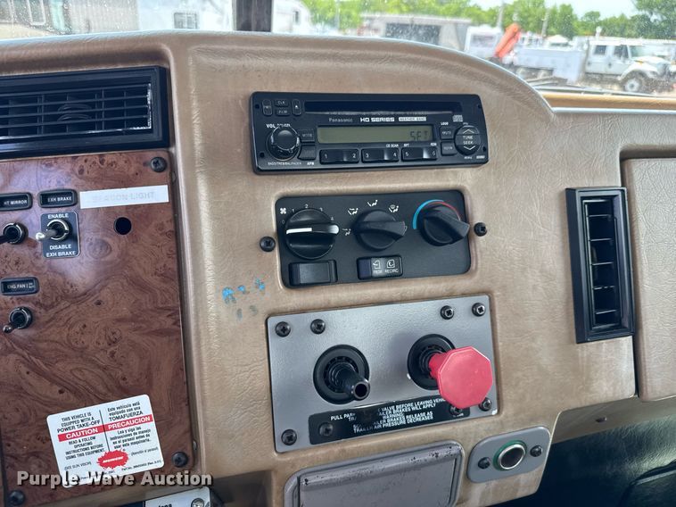 image for item DY0052 2006 Peterbilt 335 fuel / lube truck