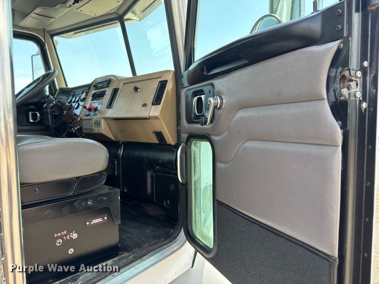 image for item DY0052 2006 Peterbilt 335 fuel / lube truck