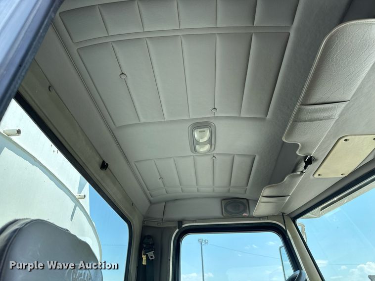 image for item DY0052 2006 Peterbilt 335 fuel / lube truck