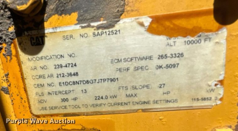 image for item DY0052 2006 Peterbilt 335 fuel / lube truck