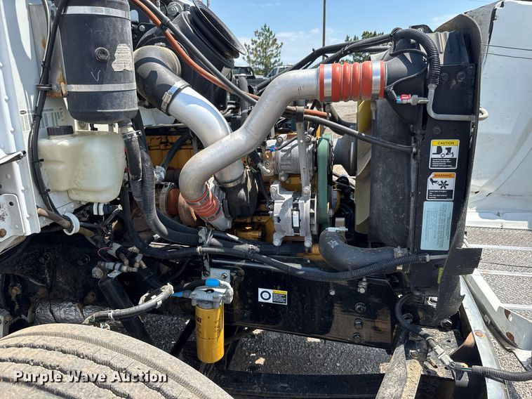 image for item DY0052 2006 Peterbilt 335 fuel / lube truck