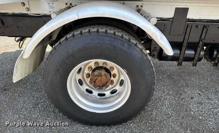 image for item DY0052 2006 Peterbilt 335 fuel / lube truck