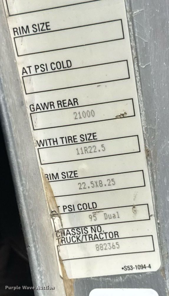 image for item DY0052 2006 Peterbilt 335 fuel / lube truck