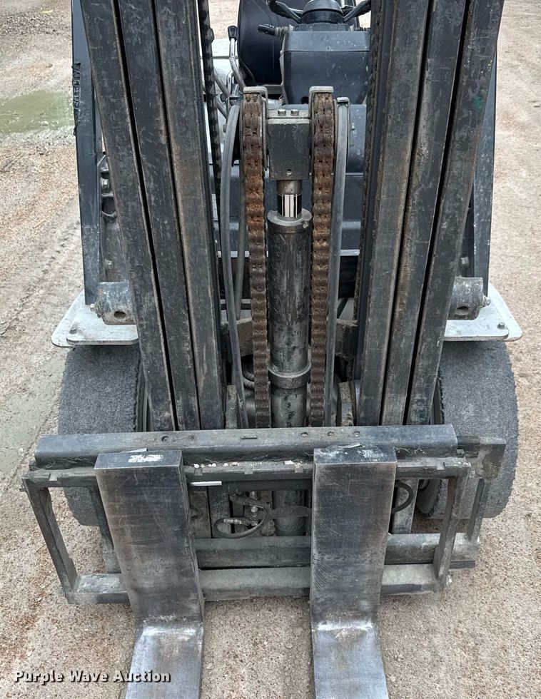 image for item DY0174 Nissan 60 D forklift