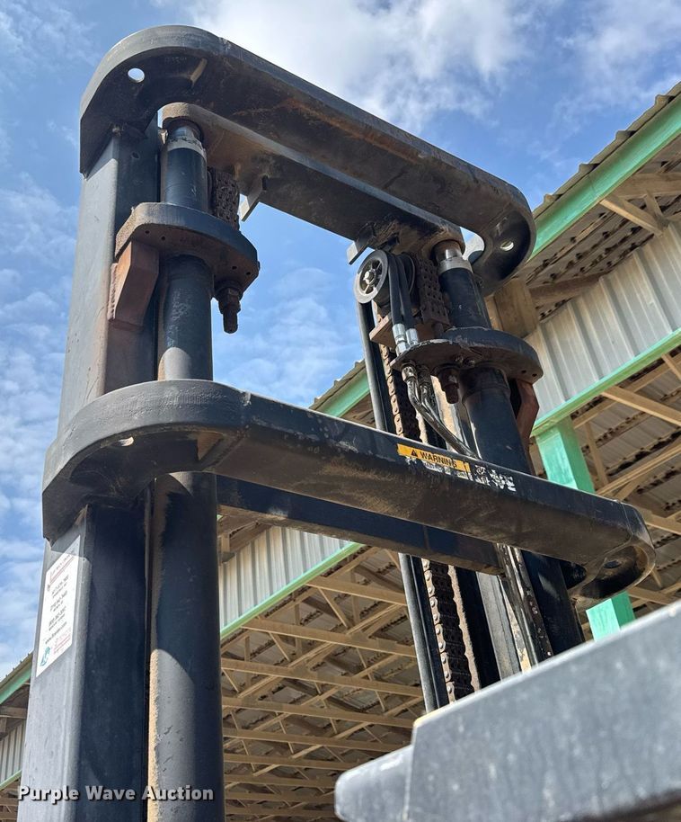 image for item DY0175 2000 Hyster H135XL forklift