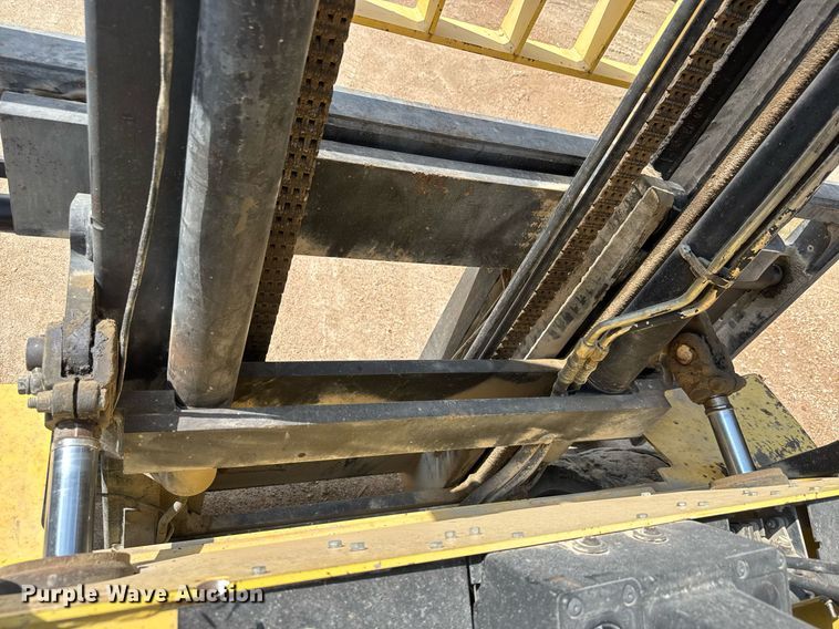image for item DY0175 2000 Hyster H135XL forklift