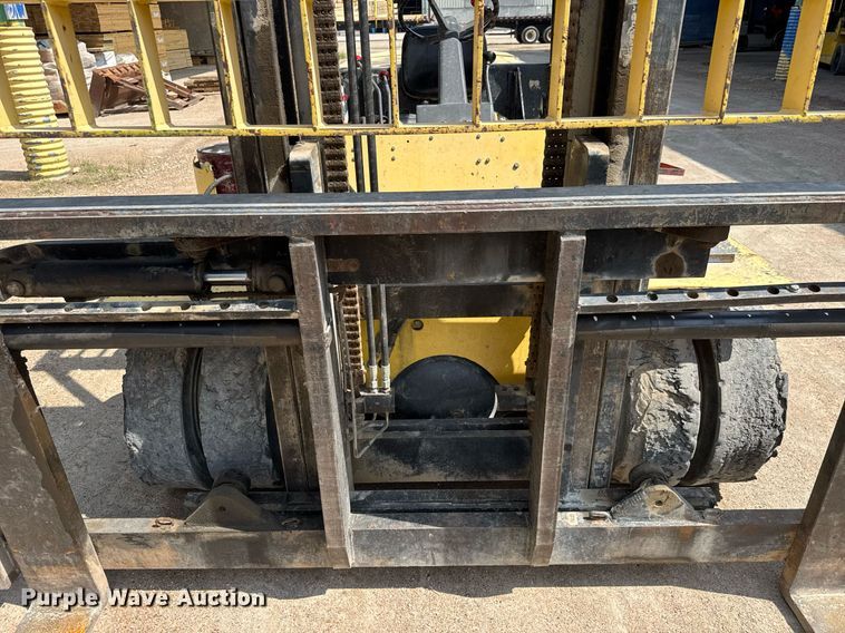 image for item DY0175 2000 Hyster H135XL forklift