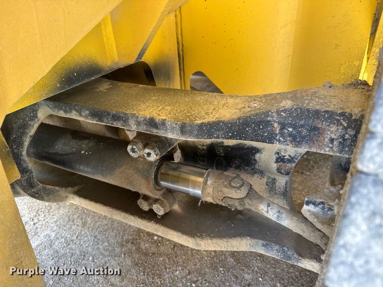 image for item DY0175 2000 Hyster H135XL forklift