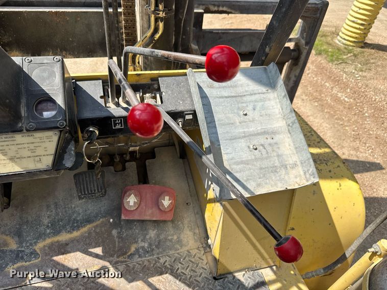 image for item DY0175 2000 Hyster H135XL forklift