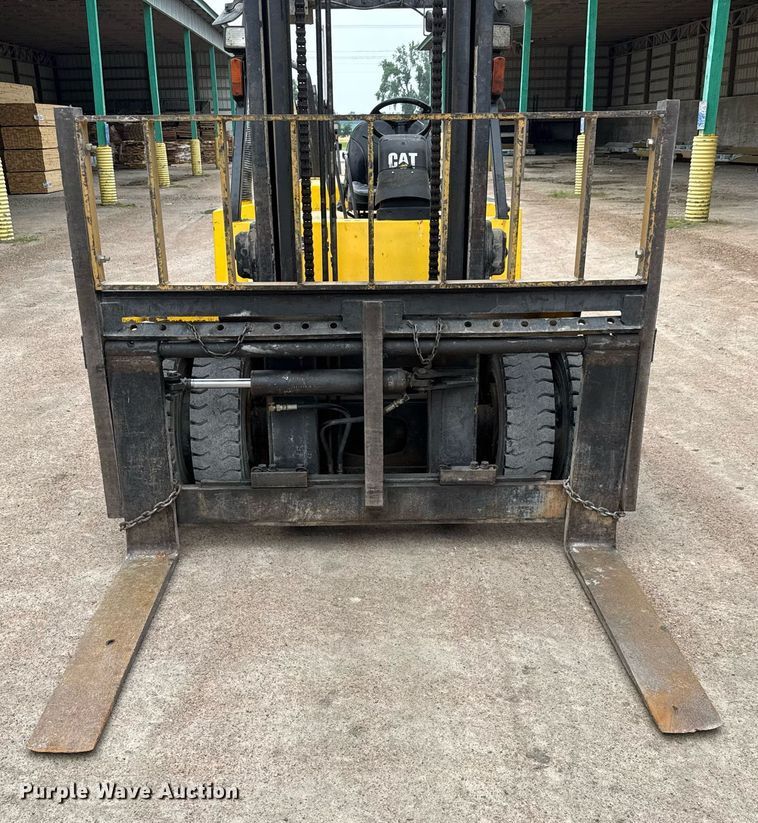 image for item DY0176 Caterpillar DP70 forklift