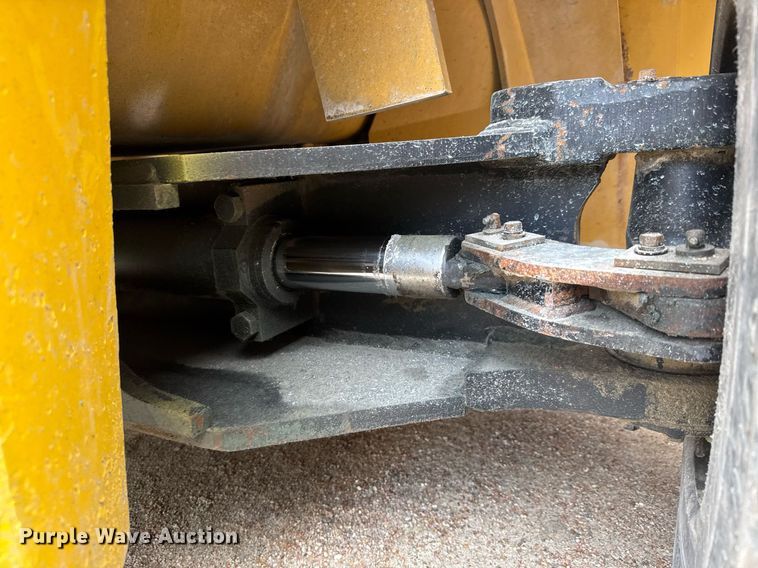 image for item DY0176 Caterpillar DP70 forklift