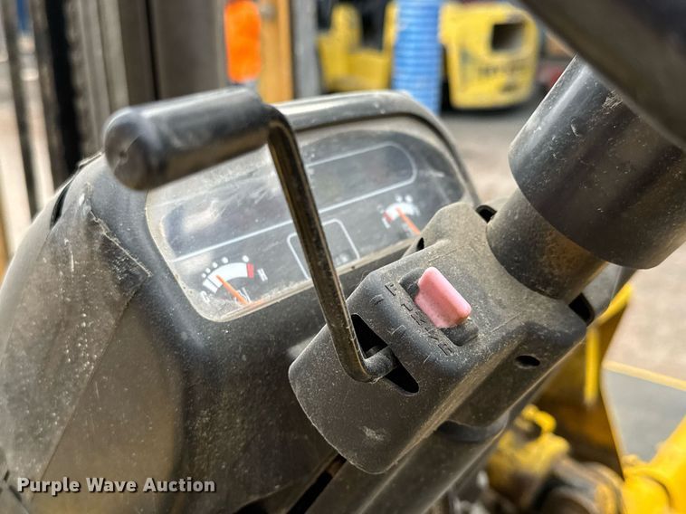 image for item DY0176 Caterpillar DP70 forklift