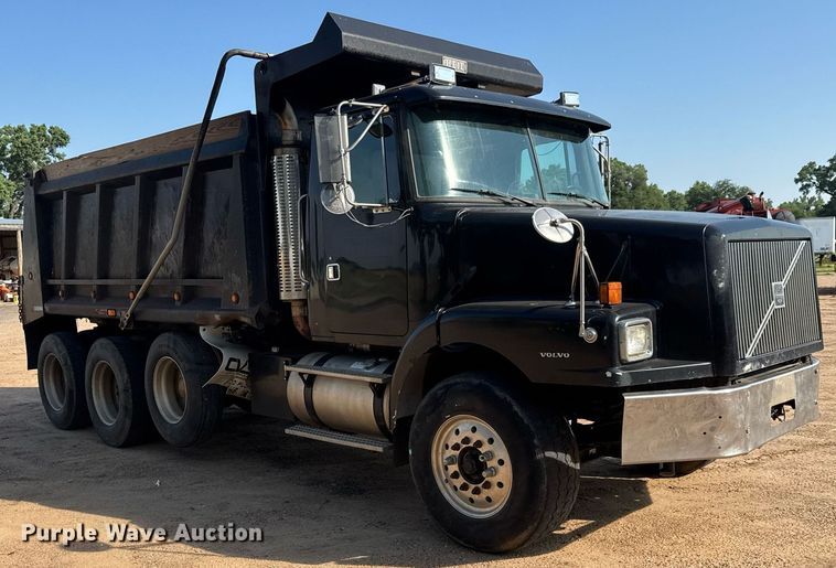 image for item DY0189 2000 Volvo WG dump truck
