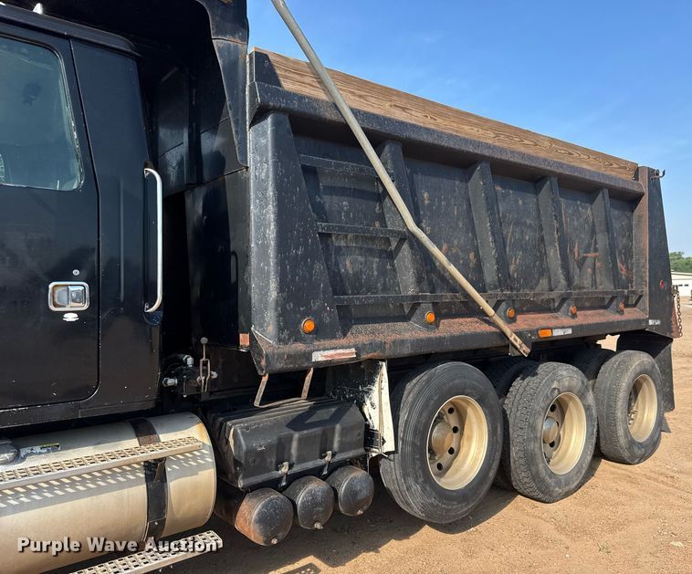 image for item DY0189 2000 Volvo WG dump truck