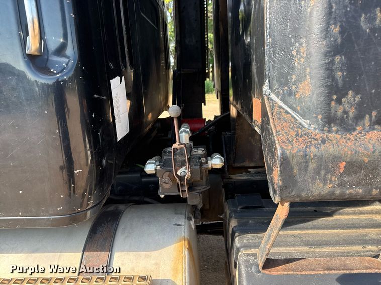 image for item DY0189 2000 Volvo WG dump truck