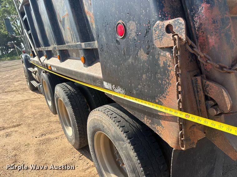 image for item DY0189 2000 Volvo WG dump truck