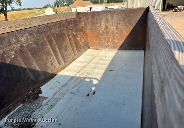 image for item DY0189 2000 Volvo WG dump truck