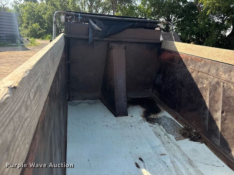 image for item DY0189 2000 Volvo WG dump truck