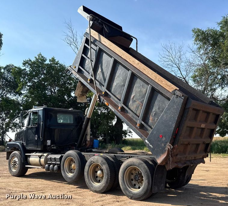 image for item DY0189 2000 Volvo WG dump truck
