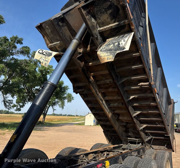 image for item DY0189 2000 Volvo WG dump truck