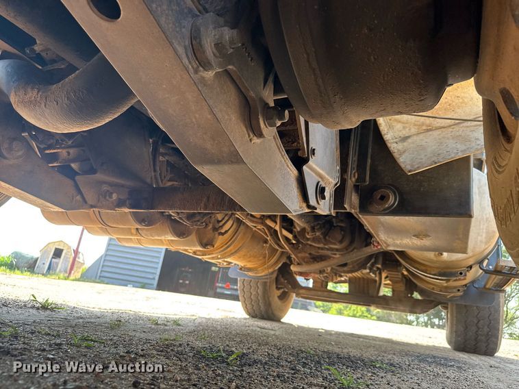 image for item DY0189 2000 Volvo WG dump truck