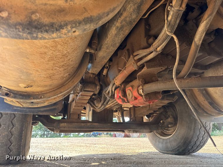 image for item DY0189 2000 Volvo WG dump truck