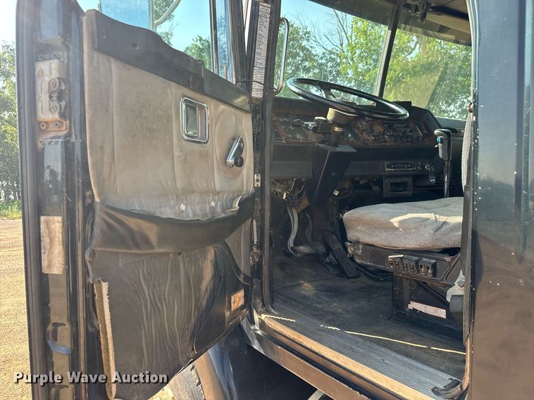 image for item DY0189 2000 Volvo WG dump truck