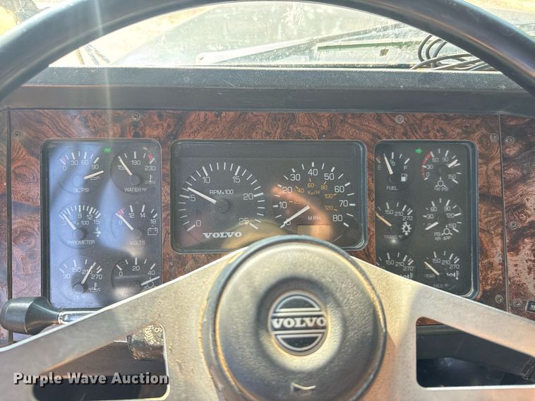 image for item DY0189 2000 Volvo WG dump truck