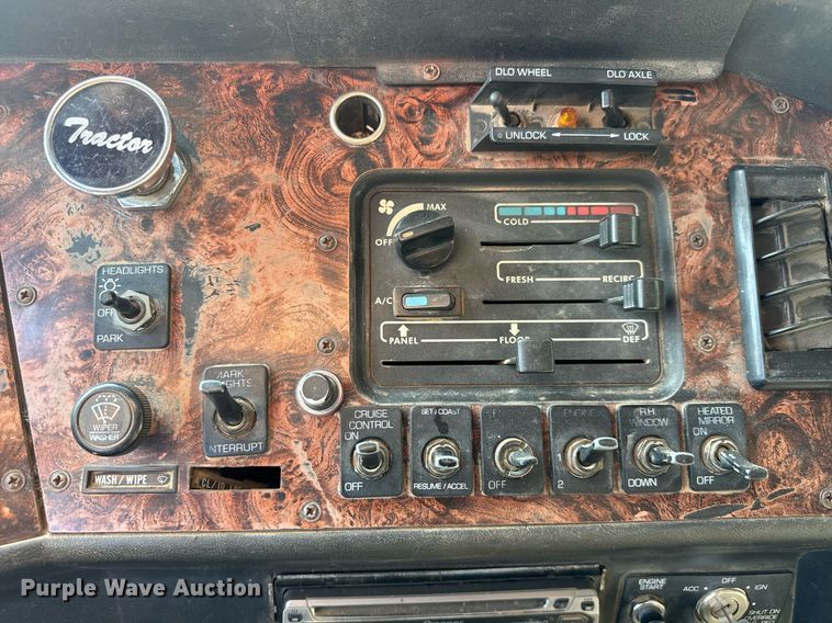 image for item DY0189 2000 Volvo WG dump truck