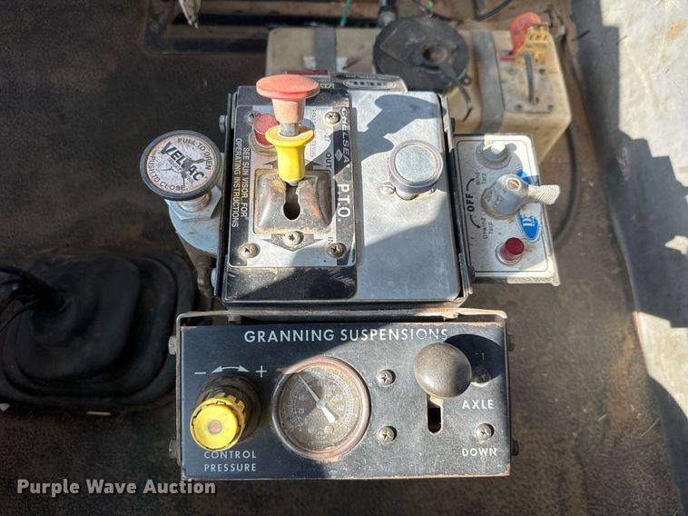 image for item DY0189 2000 Volvo WG dump truck