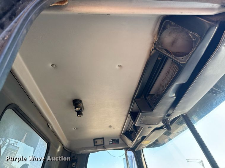 image for item DY0189 2000 Volvo WG dump truck