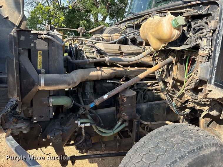 image for item DY0189 2000 Volvo WG dump truck