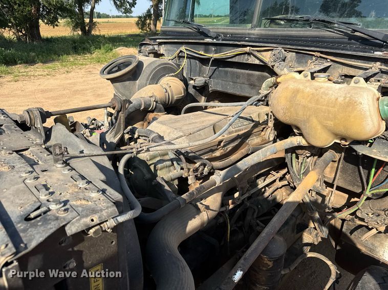 image for item DY0189 2000 Volvo WG dump truck