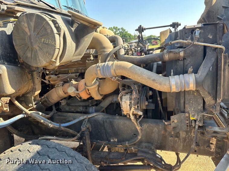 image for item DY0189 2000 Volvo WG dump truck