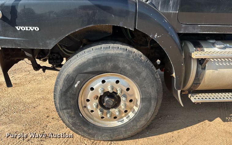 image for item DY0189 2000 Volvo WG dump truck