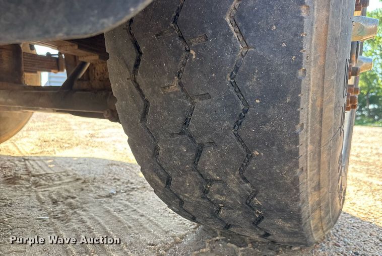 image for item DY0189 2000 Volvo WG dump truck