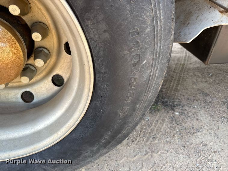 image for item DY0189 2000 Volvo WG dump truck