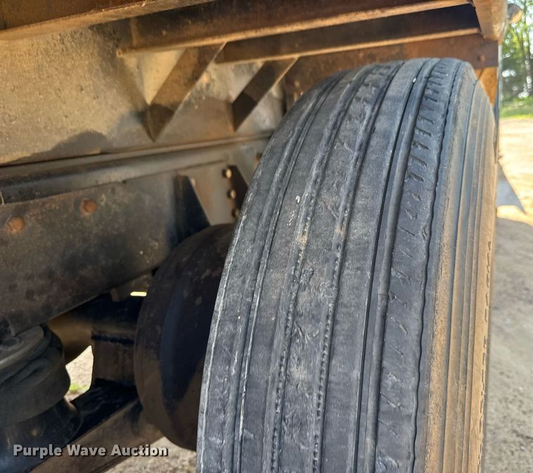 image for item DY0189 2000 Volvo WG dump truck