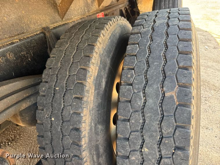 image for item DY0189 2000 Volvo WG dump truck