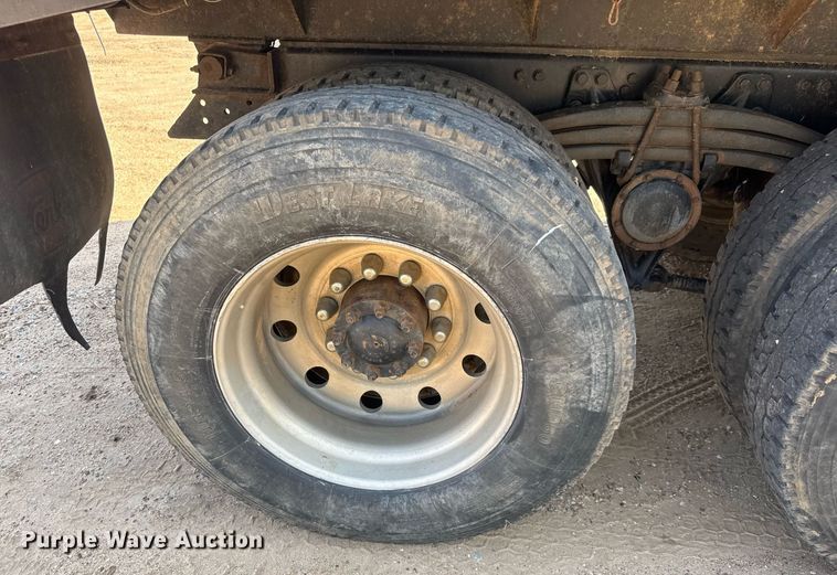 image for item DY0189 2000 Volvo WG dump truck