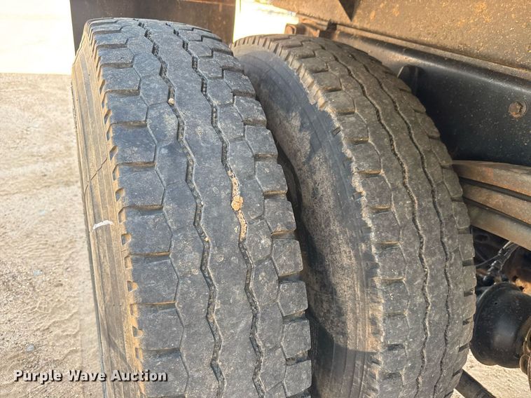 image for item DY0189 2000 Volvo WG dump truck