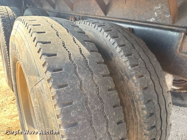 image for item DY0189 2000 Volvo WG dump truck