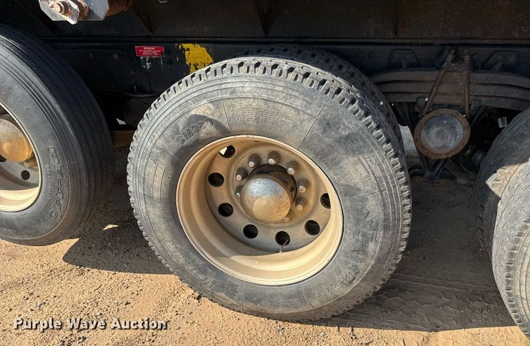 image for item DY0189 2000 Volvo WG dump truck