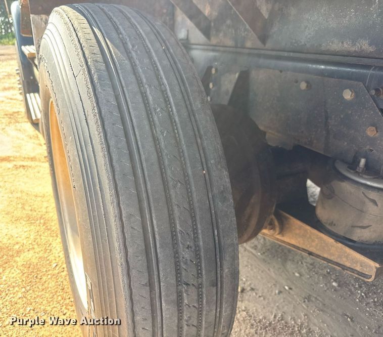 image for item DY0189 2000 Volvo WG dump truck