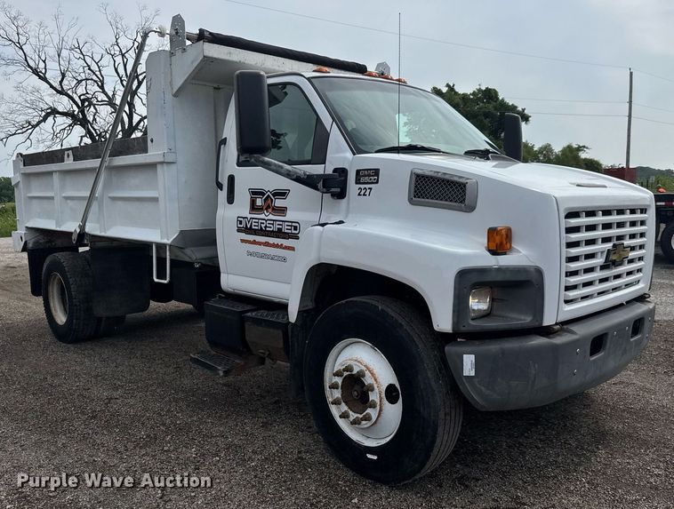 image for item DY0194 2004 Chevrolet C6500 dump truck