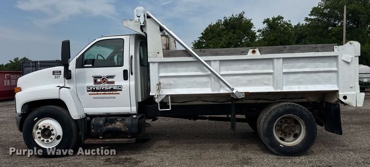 image for item DY0194 2004 Chevrolet C6500 dump truck