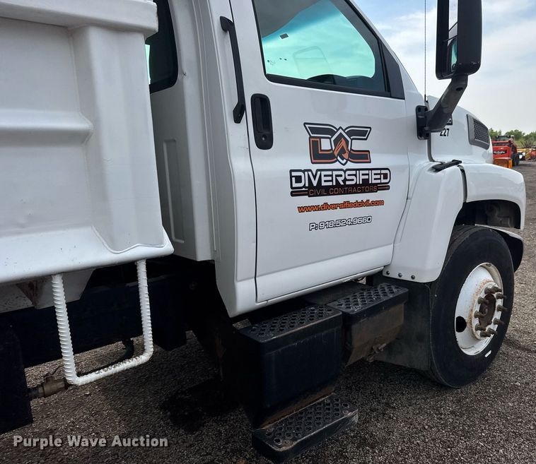 image for item DY0194 2004 Chevrolet C6500 dump truck