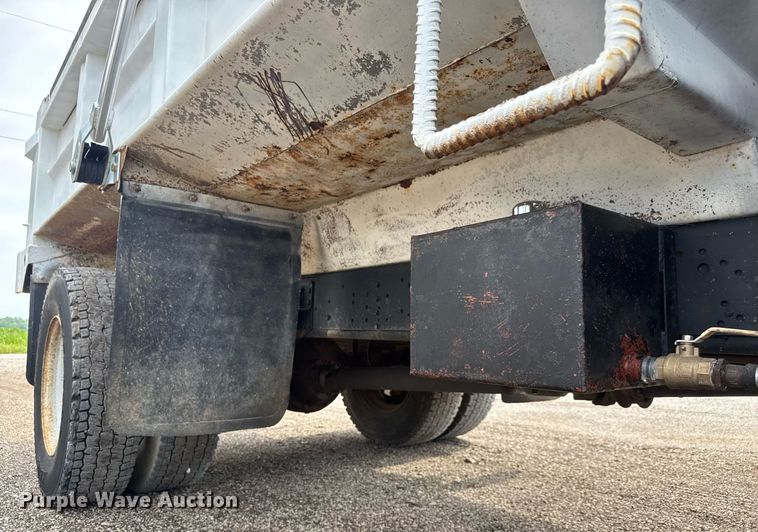 image for item DY0194 2004 Chevrolet C6500 dump truck