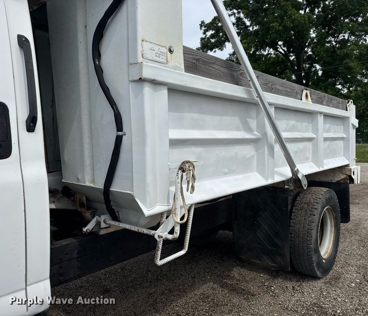 image for item DY0194 2004 Chevrolet C6500 dump truck