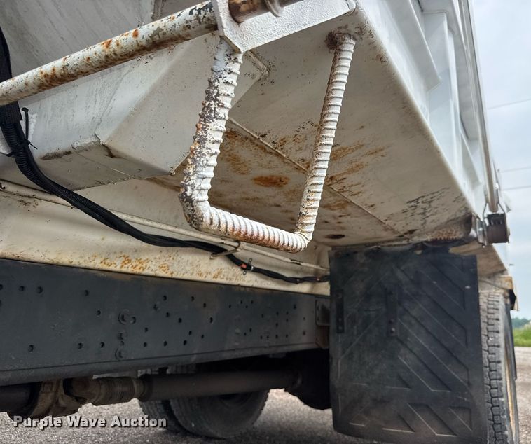 image for item DY0194 2004 Chevrolet C6500 dump truck